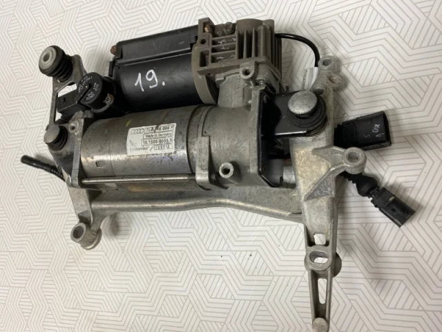 Компрессор пневмоподвески задний для Audi Q7 4L 2005-2015 на фотографиях