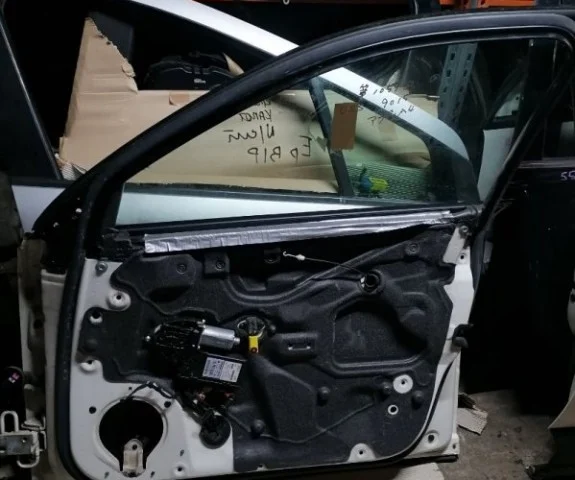 Дверь передняя правая для Audi A4 B7 Avant 2004-2008 на фотографиях