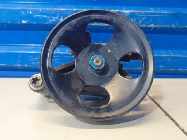 Насос ГУР для Hyundai Solaris 1 RB (2011-2013) на фотографиях