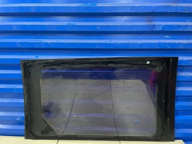 Стекла и зеркала для Kia Carnival 1 UP/GQ 1998-2006 на фотографиях