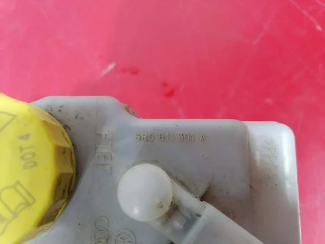 Бачок главного тормозного цилиндра для Skoda Rapid II 2020+ на фотографиях