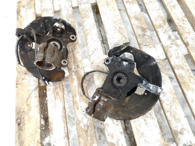 Кулак поворотный правый для Land Rover Range Rover Evoque L538 2011-2015 на фотографиях