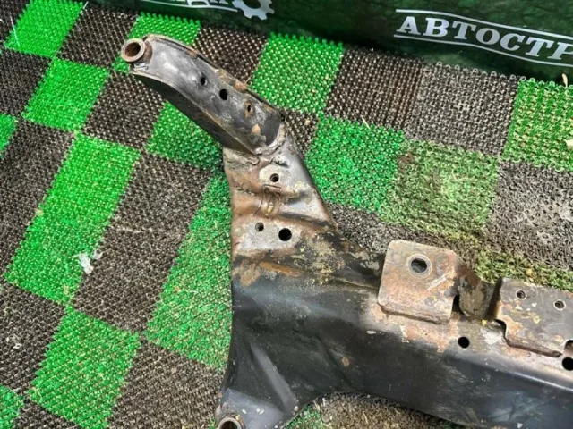 Подрамник двигателя для Nissan Almera Classic B10 2006-2012 на фотографиях