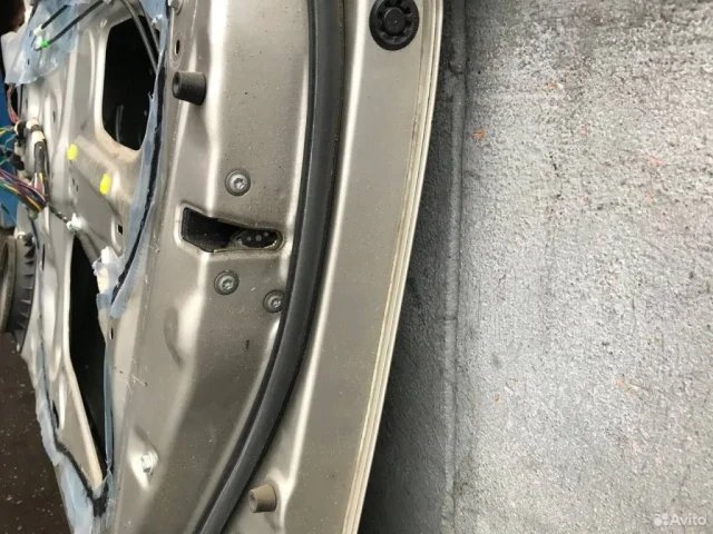 Дверь передняя правая для Toyota Corolla E120/E130 Седан 2000-2007 на фотографиях