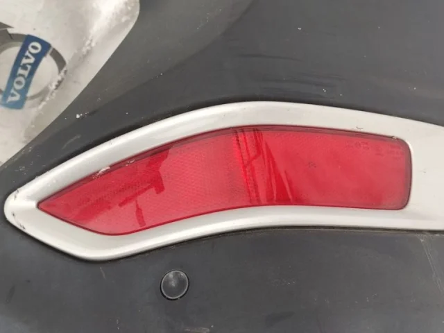 Отражатель (катафот) заднего бампера правый для Volvo XC70 BZ 2007-2016 на фотографиях