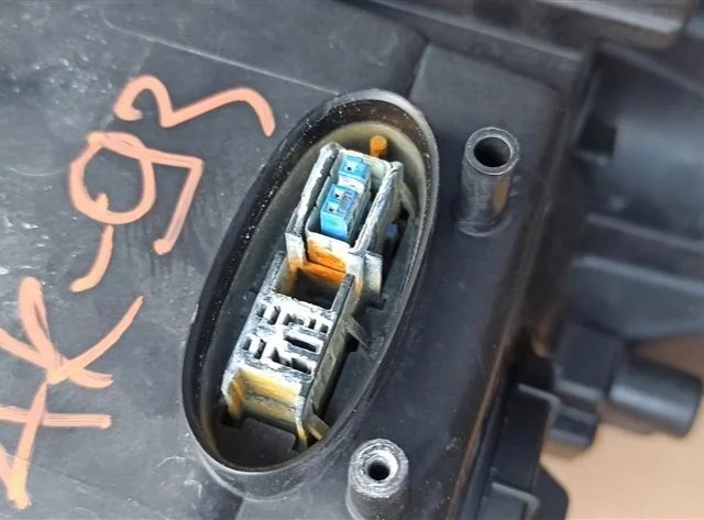 Фары для Opel Insignia Универсал A 2008-2017 на фотографиях