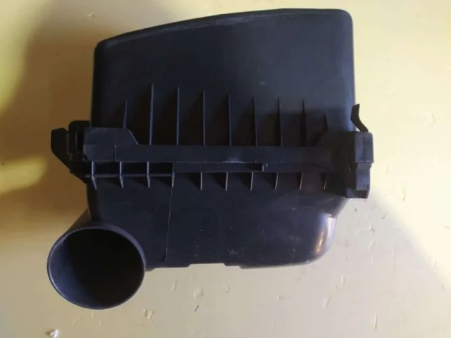 Корпус воздушного фильтра для Toyota Corolla E140/E150 Седан 2006-2013 на фотографиях