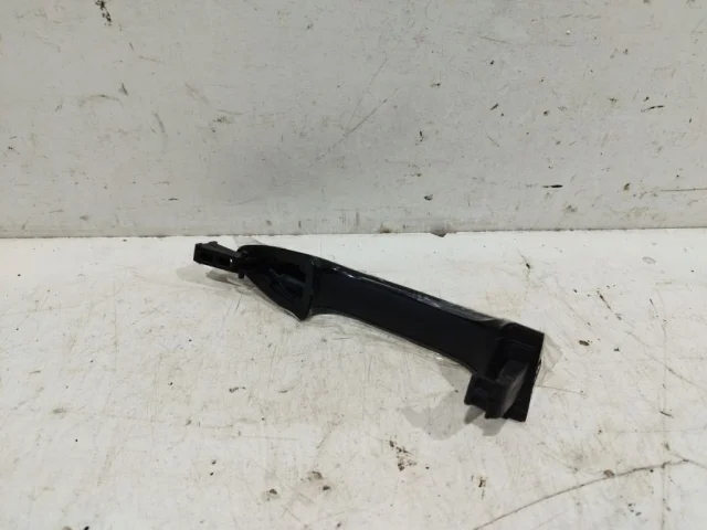 Ручка двери передняя левая внешняя для Hyundai Solaris 1 RB (2011-2013) на фотографиях