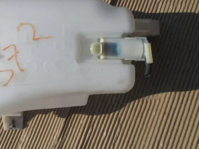 Мотор омывателя лобового стекла для Nissan Tiida C13 Хэтчбек 2015-2016 на фотографиях