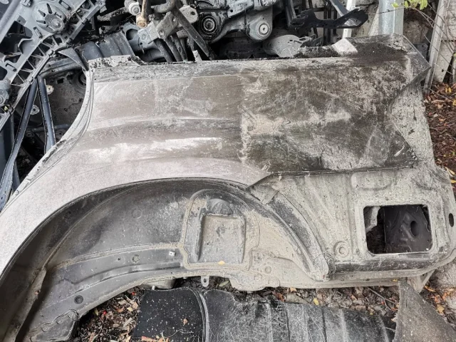 Заднее левое крыло для Mercedes-Benz GL class X164 2006-2012 на фотографиях