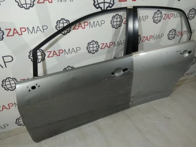 Двери для Nissan Tiida SC11 Седан 2007-2014 на фотографиях