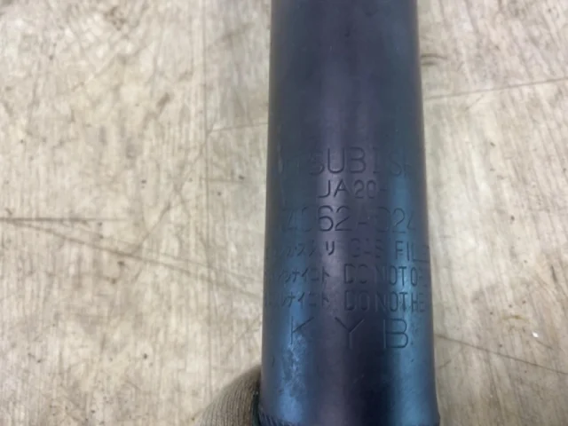 Амортизатор передний левый для Mitsubishi Pajero V70 5dr 1999-2006 на фотографиях