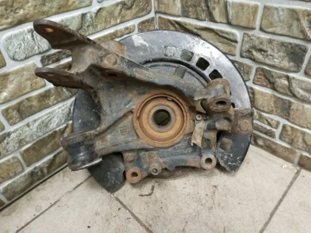 Кулак задний левый для Audi Q7 4L 2005-2015 на фотографиях