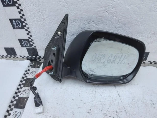 Зеркало боковое правое для Toyota Land Cruiser 200 2007-2015 на фотографиях