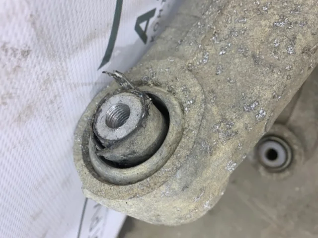 Рычаг задний левый нижний для BMW X6 Е71 2007-2012 на фотографиях