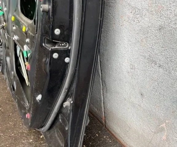 Дверь передняя правая для Toyota Corolla E120/E130 Седан 2000-2007 на фотографиях