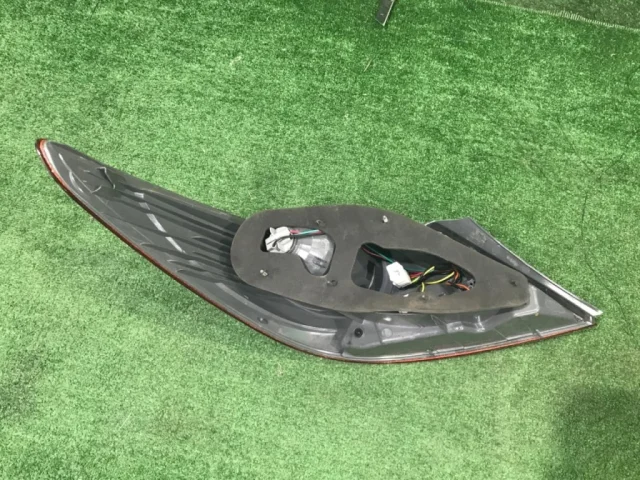 Фонарь правый для Hyundai Solaris 1 RB (2011-2013) на фотографиях