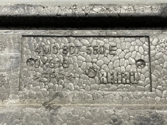 Абсорбер переднего бампера для Audi Q7 4M 2015+ на фотографиях