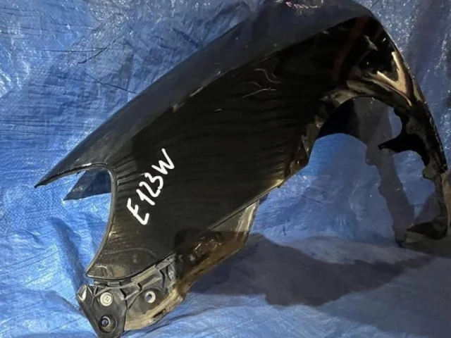 Крылья для Toyota Corolla E120/E130 Седан 2000-2007 на фотографиях