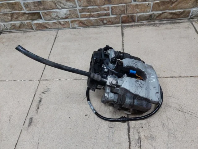 Суппорт задний левый для Mercedes-Benz E class W213 2016-2023 на фотографиях