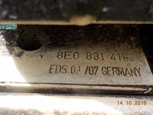 Петля двери задняя левая нижняя для Audi Q7 4L 2005-2015 на фотографиях