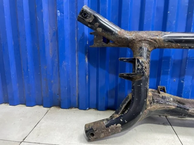 Задняя балка для Mitsubishi ASX I 2010-2012 на фотографиях