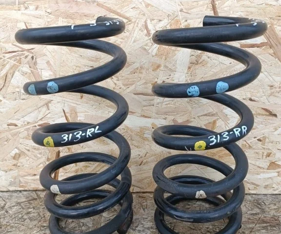 Пружина амортизатора задняя для Mitsubishi Pajero V90 5dr 2006-2011 на фотографиях