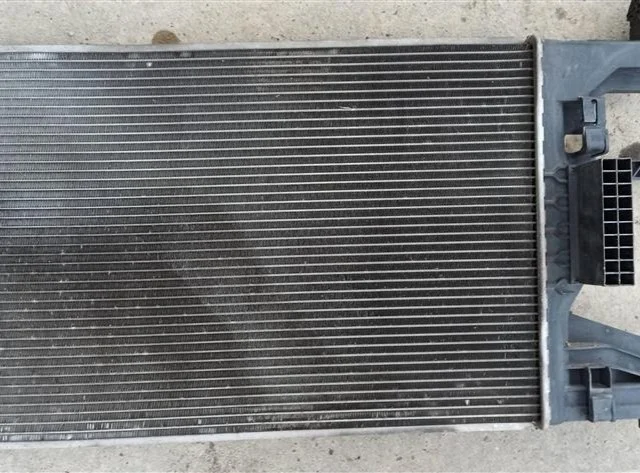 Радиатор охлаждения ДВС для Opel Astra J Хэтчбек 2009-2017 на фотографиях