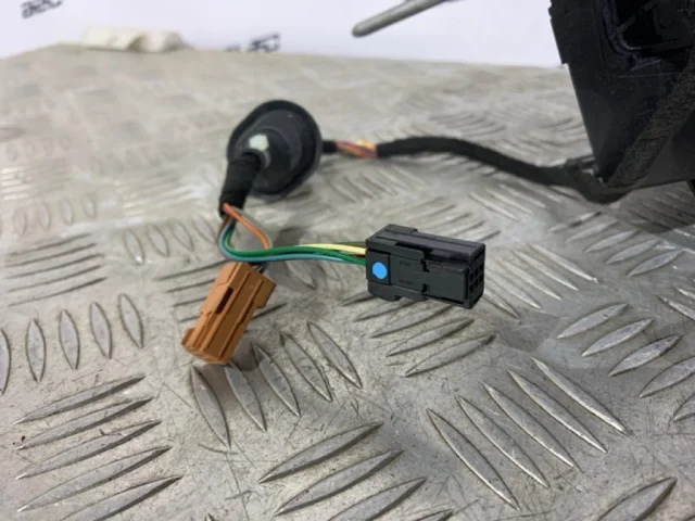 Стекла и зеркала для Peugeot 3008 T8 2009-2017 на фотографиях