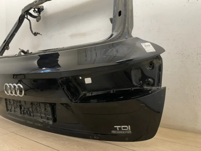 Крышка багажника для Audi Q7 4M 2015+ на фотографиях