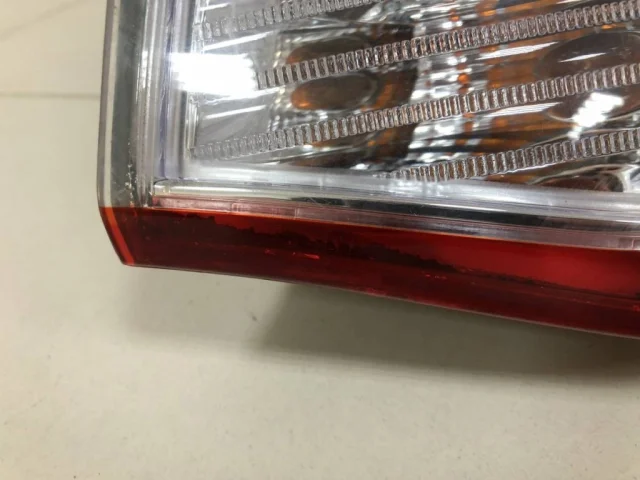 Фонарь внешний правый для Hyundai i40 1 Седан 2011-2015 на фотографиях