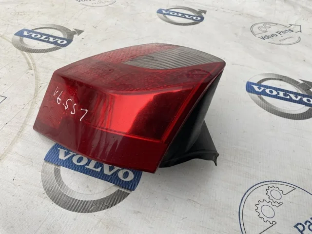 Фонарь внешний правый для Volvo XC70 BZ 2007-2016 на фотографиях