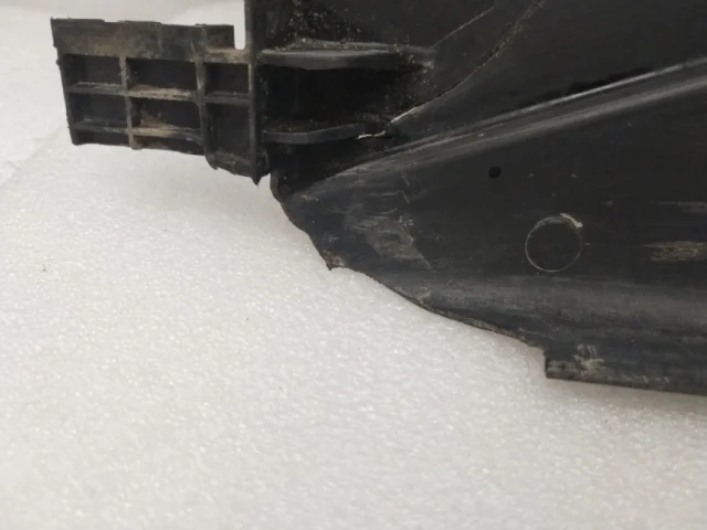 Диффузор вентилятора для Chevrolet Cruze 1 J300 2009-2015 на фотографиях