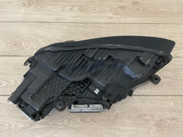 Фара ксенон левая для Volkswagen Touareg III (CR) 2018+ на фотографиях