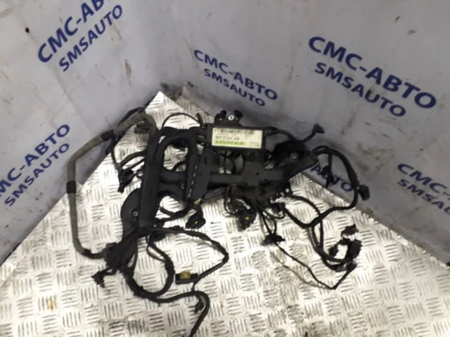 Комплект жгутов проводов моторного отсека (в сборе) для Mercedes-Benz M class W164 2005-2011 на фотографиях