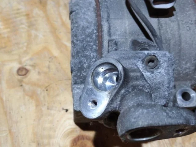 Компрессор кондиционера для Toyota RAV4 XA20 2000-2005 на фотографиях