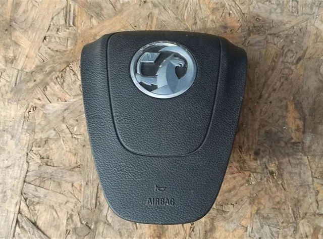 Подушка безопасности водителя для Opel Astra J Седан 2011-2017 на фотографиях