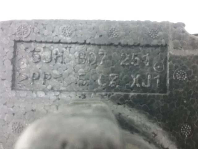 Усилитель переднего бампера для Skoda Rapid I NH3 2012-2017 на фотографиях