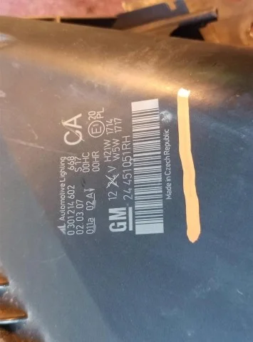 Фара правая для Opel Zafira B 2005-2015 на фотографиях