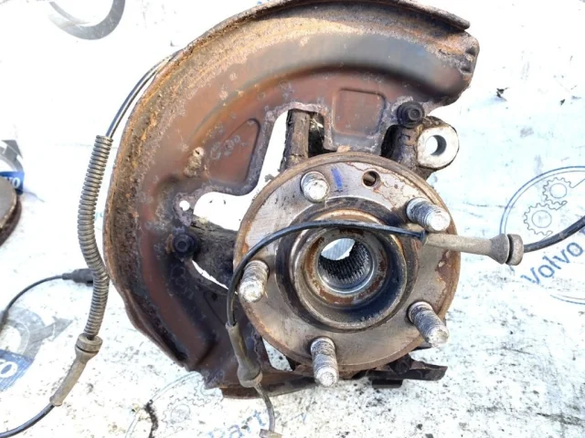 Кулак поворотный правый для Land Rover Range Rover Evoque L538 2011-2015 на фотографиях