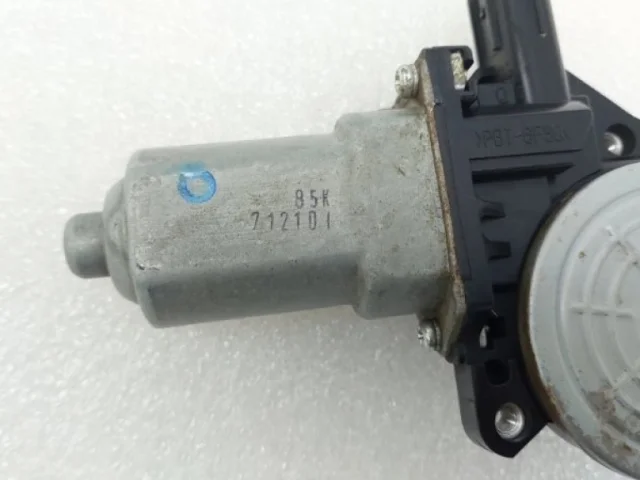 Мотор стеклоочистителя для Honda CR-V RE 2006-2009 на фотографиях