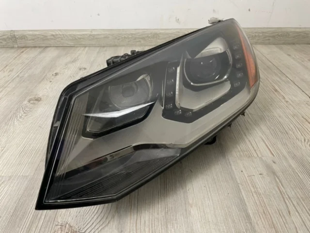 Фара ксенон левая для Volkswagen Touareg II (7P5) 2010-2014 на фотографиях