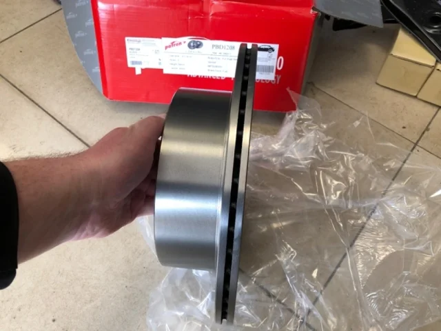 Тормозные колодки задние для Mitsubishi Pajero Sport KH0 2008-2013 на фотографиях