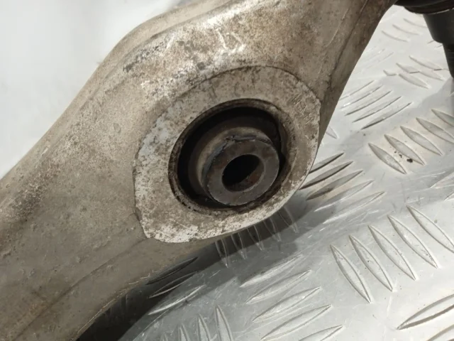 Рычаг передний правый нижний для Audi Q7 4L 2005-2015 на фотографиях