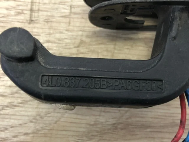 Ручка двери передняя правая внешняя для Audi Q7 4L 2005-2015 на фотографиях