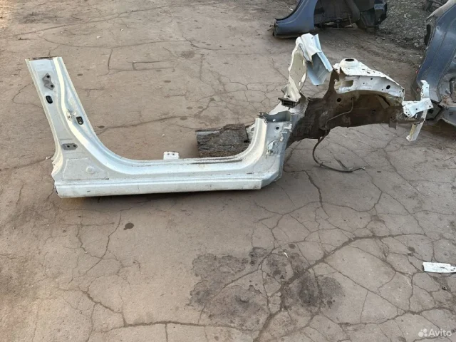 Стойка кузова центральная правая для Hyundai Solaris 1 RB (2011-2013) Хэтчбек на фотографиях