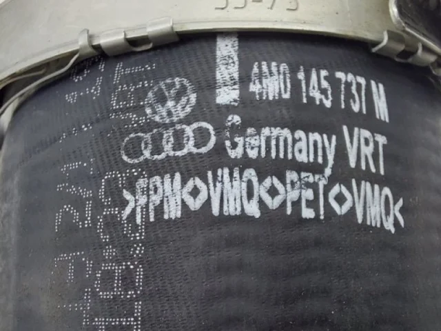 Патрубок интеркулера для Audi Q7 4M 2015+ на фотографиях