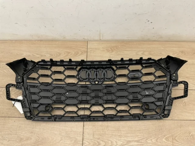 Решетка радиатора для Audi Q3 F3 2018+ на фотографиях