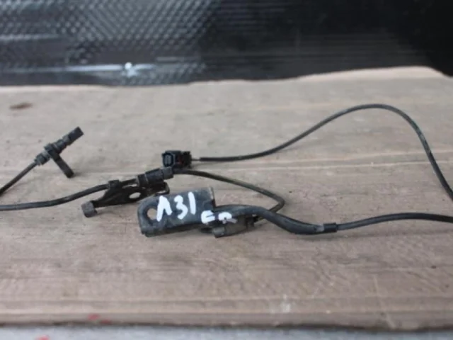 Датчик ABS передний правый для Toyota RAV4 XA30 2005-2012 на фотографиях