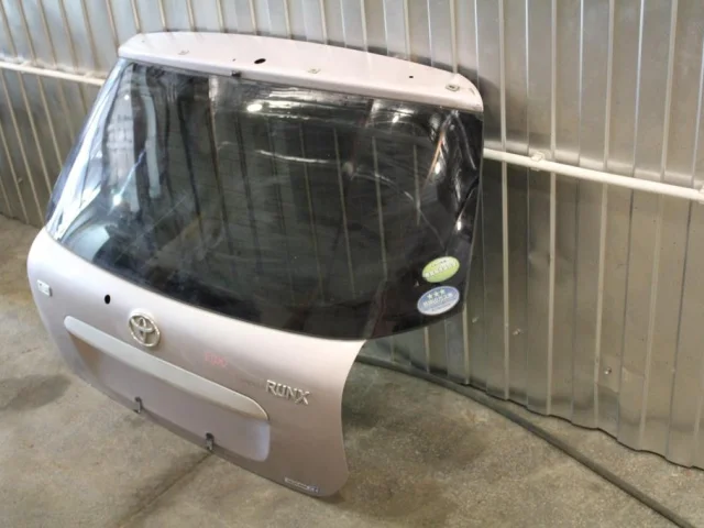 Крышка багажника для Toyota Corolla E120/E130 Хэтчбек 2001-2007 на фотографиях